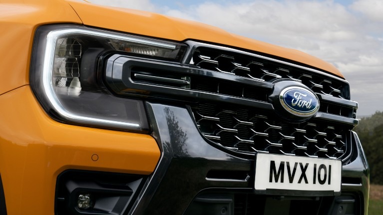 Imgi 210 09 P703 Wildtrak Ext Headlight Grille Static 0020 V5 16X9 2160X1215 Sog