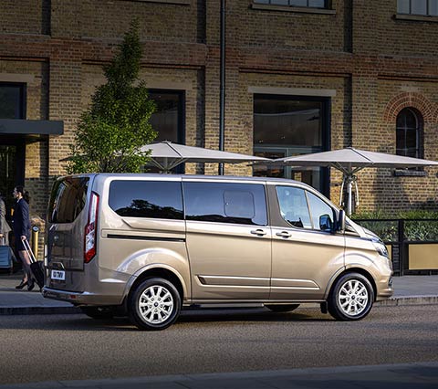 01 Nuovo Ford Tourneo Custom Extra Small