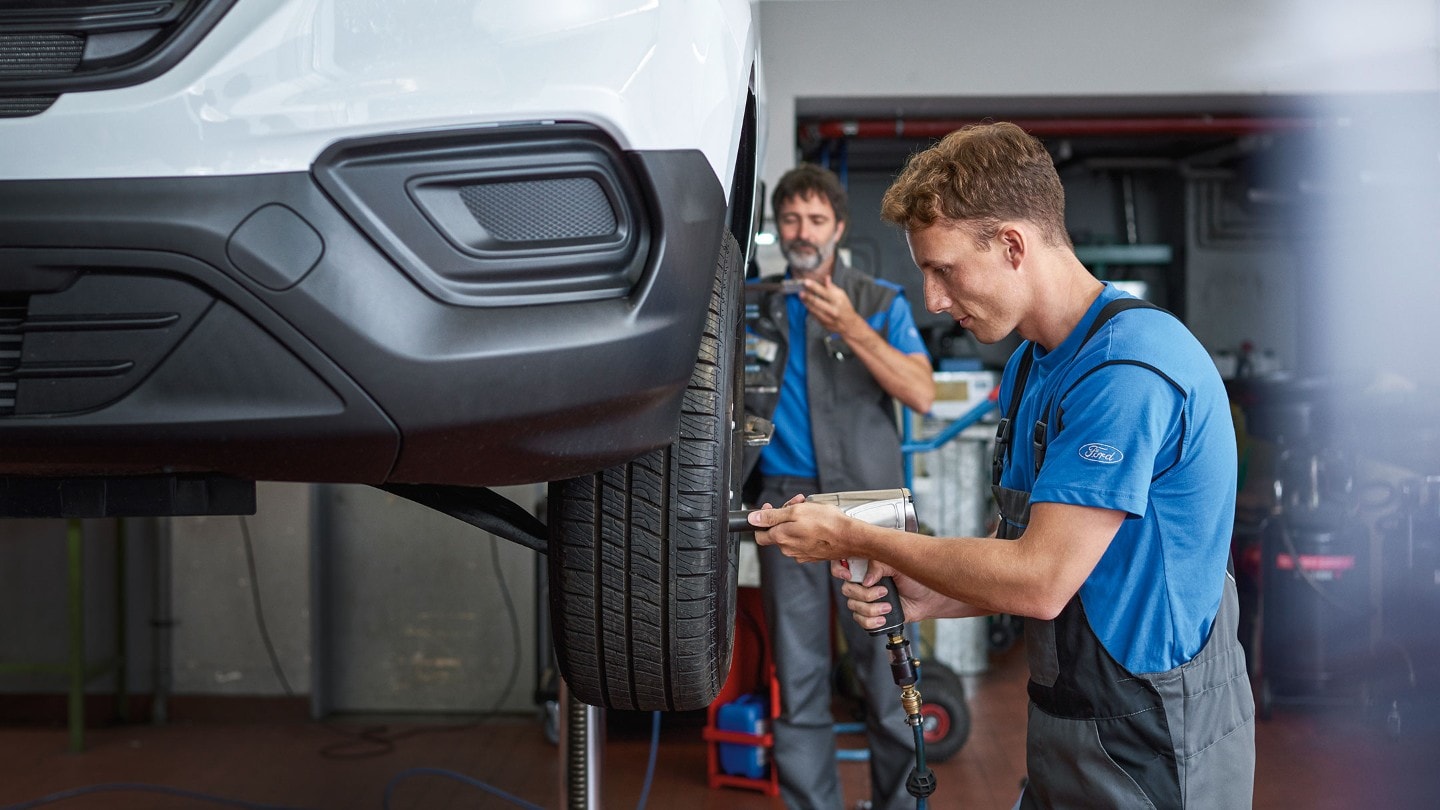 Ford Servicing Eu 16X9 2160X1215 Modules Two Technicians Working On Car Tyres.Jpg.Renditions.Extra Large