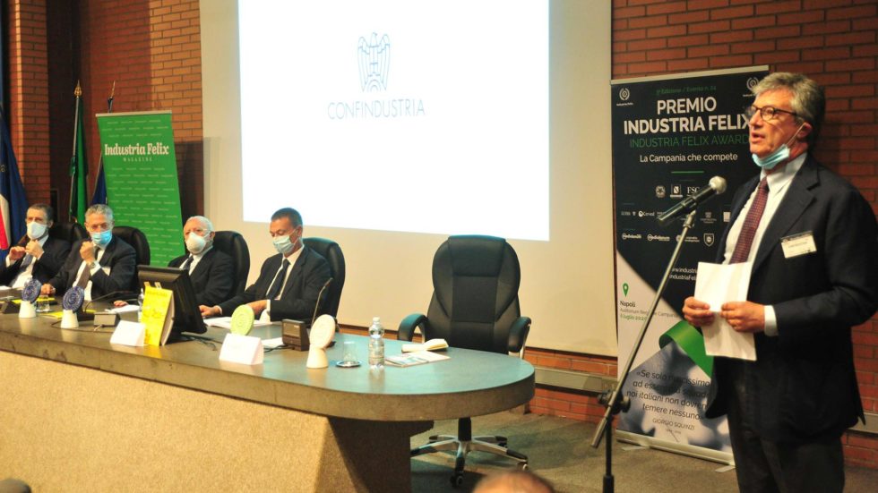 A Destra Il Vicepresidente Di Confindustria Vito Grassi 980X551