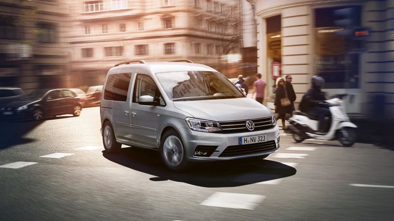 Cdd0784 Vw Caddy Commercial Delivery Van City Traffic 16X9 2560X1440