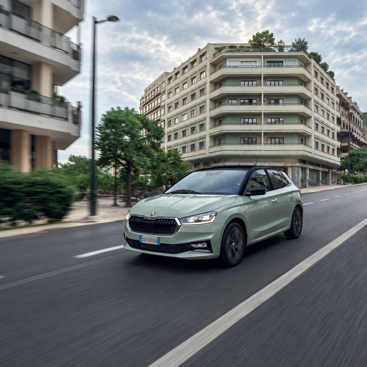 Automobile Nella Luce Naturale Dell’Ambiente 1