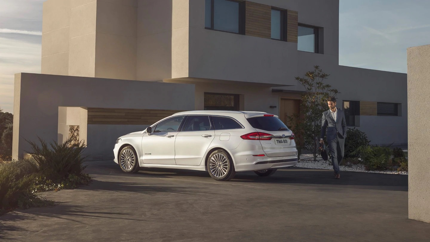Nuova Ford Mondeo Wagon Hybrid